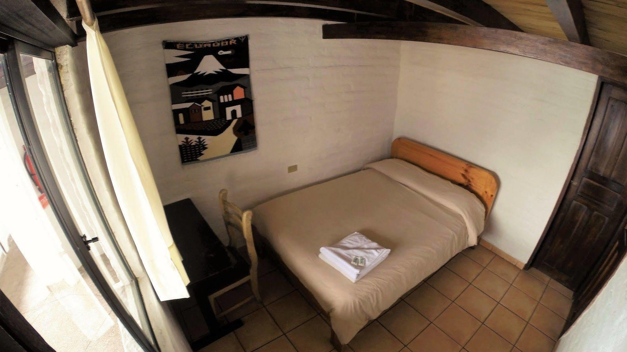 Hostal L'Auberge Inn Quito Kültér fotó